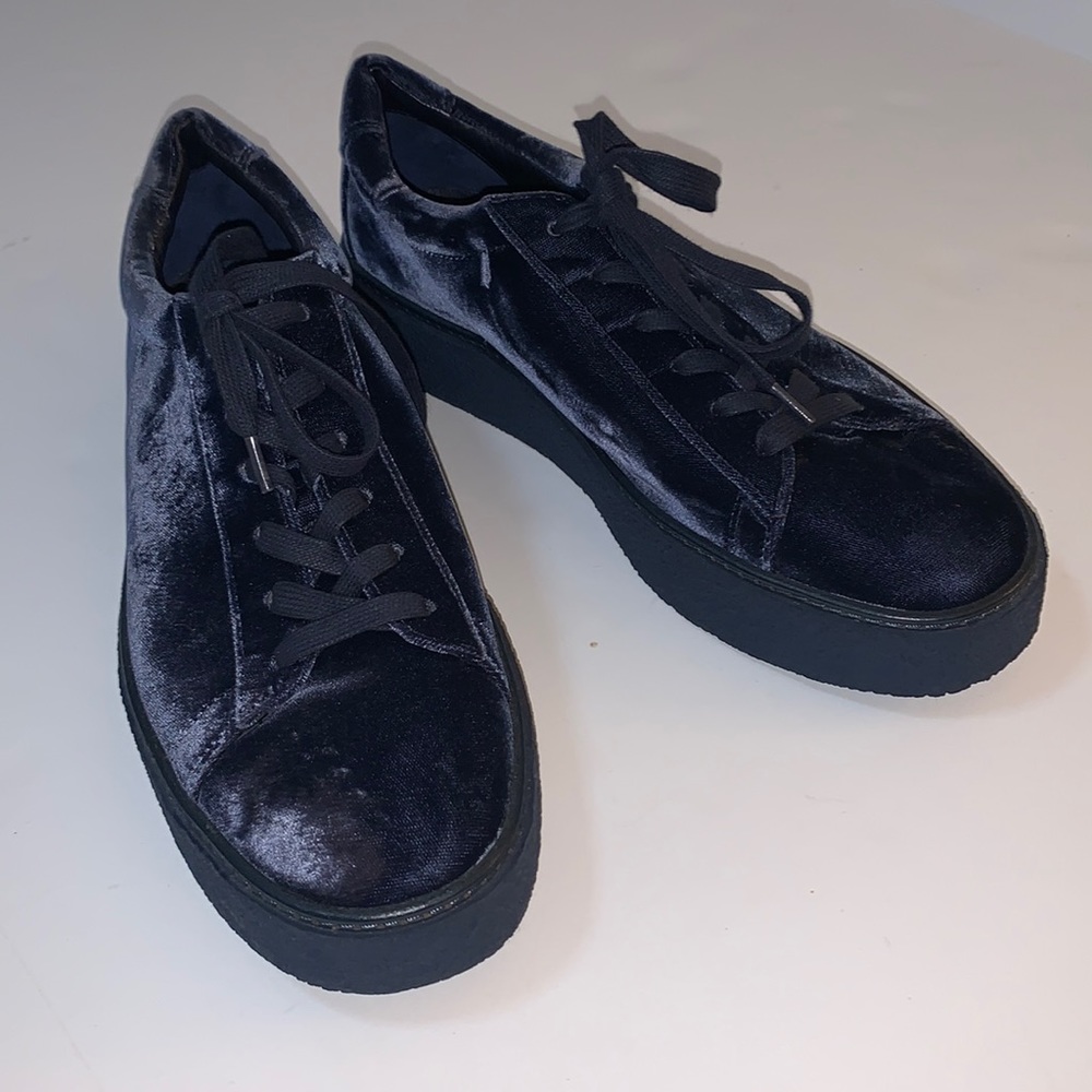 NEW Vince “Neela” Blue Velvet Platform Sneaker Women’s Size 11 1/2.
